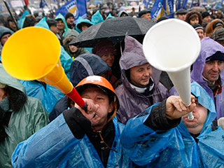 Акция протеста предпринимателей против Налогового кодекса, которая проходит в Киеве на Майдане Незалежности (Площади Независимости), набирает обороты