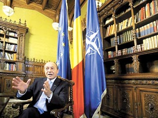 Президент Румынии Траян Бэсеску заявил, что Бухарест не доверяет России из-за присутствия российских войск рядом с румынской границей