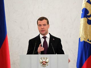 Сначала о перспективе новой гонки вооружений при отсутствии уступок со стороны США заявил в своем Послании президент Дмитрий Медведев