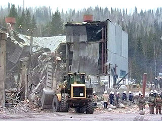 Суд города Междуреченска Кемеровской области признал погибшими 14 горняков, которые остались под завалами шахты "Распадская" и числились пропавшими без вести с мая этого года, когда в горных выработках произошли два взрыва метана