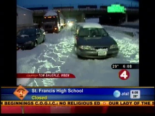 Мощный снегопад, накрывший американский город Буффало (штат Нью-Йорк), парализовал движение на трассе 90