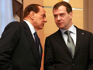 Берлускони в Сочи отверг обвинения в чрезмерной близости с Путиным