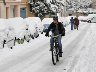 Продолжительные холода и снегопады нанесли экономике Франции ущерб в 30-50 млн евро