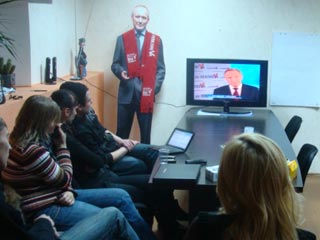 На экране кандидат в президенты Владимир Некляев