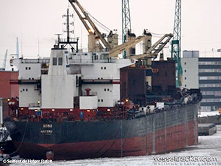 Сомалийские пираты в воскресенье захватили шедшее под флагом Бангладеш судно M.V. Jahan Moni с 16 членами экипажа на борту