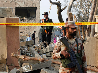 Около 40 человек погибли в понедельник в результате взрывов, организованных террористами-самоубийцами в городе Галанай