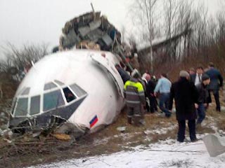Версия о неисправности самолета Ту-154, совершившего в минувшую субботу аварийную посадку в аэропорту "Домодедово", из-за некачественного топлива не подтвердилась