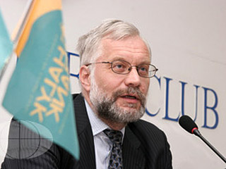 Национальный банк Казахстана предлагает вернуться к управляемому плавающему курсу тенге в марте 2011 года, сообщил глава Нацбанка Григорий Марченко