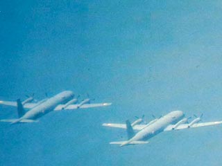 США и Япония в понедельник временно приостановили совместные учения в Японском море из-за приближения двух российских противолодочных самолетов Ил-38