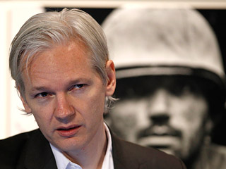 В Кремле предлагают неправительственным организациям подумать над идеей выдвижения основателя скандально известного сайта WikiLeaks Джулиана Ассанжа в качестве претендента на получение Нобелевской премии мира