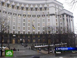 Правительство Украины приняло "жёсткий бюджет" на 2011 год с 3,8%-ным дефицитом