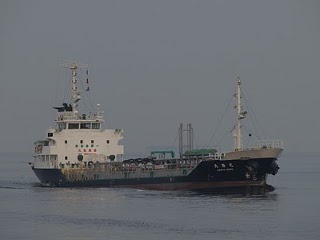 Сомалийские пираты освободили танкер Al-Nisr-Al-Saudi из Саудовской Аравии с 13 ланкийцами и греком на борту
