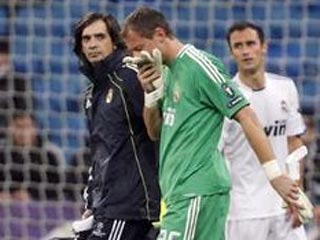 Вратарь "Реала" сломал челюсть в матче Лиги чемпионов и может завершить карьеру