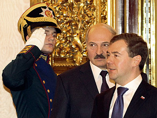 Президенты России и Белоруссии Дмитрий Медведев и Александр Лукашенко провели отдельную встречу перед началом заседания Высшего органа Таможенного союза в четверг в Москве
