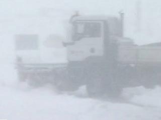 Рекордные снегопады накрыли прибалтийские страны. Парализовано автомобильное сообщение между Эстонией и Россией