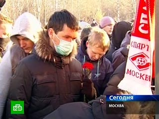 Власти Москвы уступили фанатам. Марш, который не был разрешен, охраняла милиция