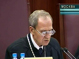 Глава Конституционного суда РФ Валерий Зорькин считает, что криминализация общества и "сращивание власти с криминалом" достигло в России таких масштабов, что угрожает конституционному строю страны
