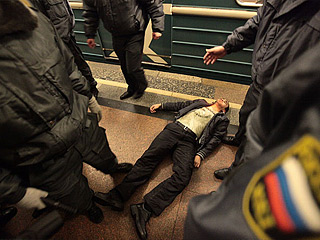 Шесть москвичей задержаны по подозрению в избиении приезжего 11 декабря на станции метро "Третьяковская"