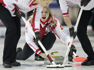Женская сборная России по керлингу не смогла завоевать медали на завершившемся в Швейцарии чемпионате Европы, заняв лишь четвертое место