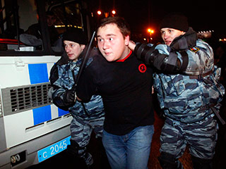 Более семисот человек, по состоянию на 18:30, задержаны в Москве в связи с массовыми выступлениями радикальной молодежи