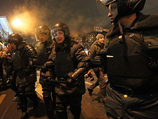 Столичная милиция в связи с происходящими в Москве в среду массовыми "разборками" кавказцев и националистов, взялась охранять гастарбайтеров из стран СНГ