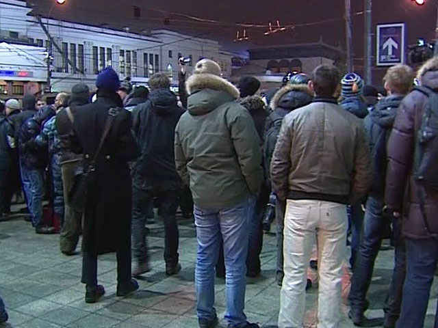 В Москве возле станции метро "Юго-Западная" задержаны 12 уроженцев Кавказа, которые напали на милиционеров