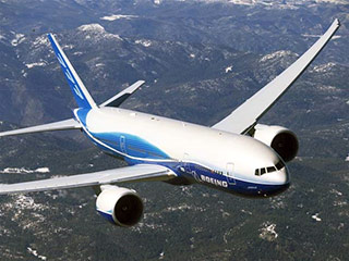Крупнейший российский авиаперевозчик "Аэрофлот" подписал соглашение о намерениях с американской авиастроительной корпорацией Boeing о поставках 16 самолетов Boeing-777