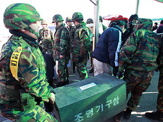 Южнокорейские войска проведут учебные стрельбы с использованием боевых снарядов в районе острова Ёнпхёндо, который в конце ноября был обстрелян артиллерией КНДР