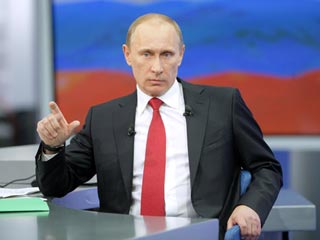 Эксперты: Путин по время "прямой линии" общался с народом без оглядки на Медведева