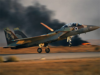Самолет ВВС Израиля в четверг днем уничтожил неопознанный летающий объект, замеченный в районе южного города Димона