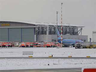 Boeing 737-800 голландской авиакомпании Arkefly совершил экстренную посадку в аэропорту немецкого города Эсслинген, расположенного приблизительно в 15 км от Штутгарта