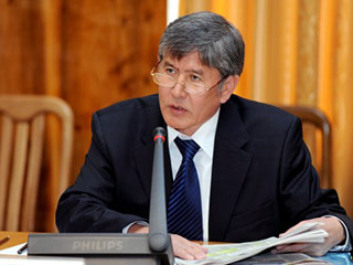 Парламент Киргизии утвердил на посту премьер-министра правительства лидера Социал-демократической партии страны Алмазбека Атамбаева
