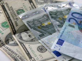 Доллар прибавил 11 копеек, евро упал на 29