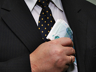 В 2010 году средняя зарплата на позиции гендиректора составила 235 тысяч рублей в месяц