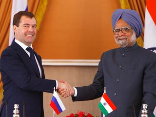 По итогам переговоров Медведева в Индии стороны подписали пакет из 30 документов