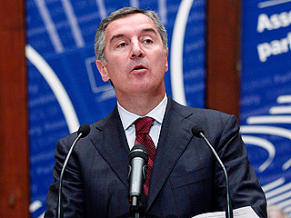 Премьер-министр Черногории Мило Джуканович во вторник официально объявил, что уходит в отставку по собственному желанию