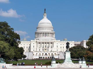 Сенат конгресса США проведет итоговое голосование по новому договору с Россией по СНВ в среду утром, подтвердил во вторник вечером глава международного комитета сената Джон Керри