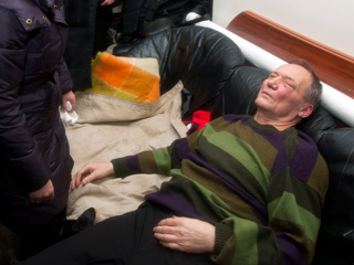 Кандидат в президенты Белоруссии Владимир Некляев был жестоко избит до потери сознания спецназом в день выборов - 19 декабря