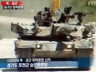 Вооруженные силы Южной Кореи начали сегодня крупнейшие в истории страны сухопутные учебные стрельбы у демилитаризованной зоны