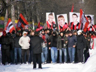 Пермские болельщики устроили митинг в поддержку "Амкара"