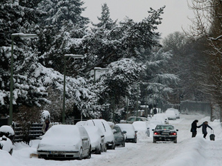 Обильные снегопады и оледенение на дорогах продолжают мешать нормальной работе транспорта в странах Западной Европы