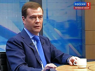 Медведев фактически осадил Путина, который до приговора назвал экс-главу ЮКОСа "вором", чья вина доказана судом