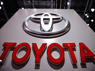 Японский автогигант Toyota Motor Corp. согласился выплатить 10 миллионов долларов в качестве компенсации семье погибших в результате ДТП с участием автомобиля Lexus в США летом прошлого года