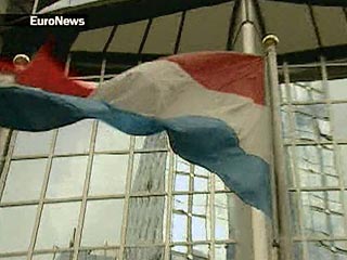Власти Нидерландов по просьбе французского правительства направляют корабль на помощь гражданам ЕС, оказавшимся в Кот-д'Ивуаре, охваченном беспорядками в связи с борьбой между сторонниками двух кандидатов в президенты