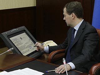 Президент России Дмитрий Медведев подписал изменения в статьи 127 и 146 Семейного кодекса РФ