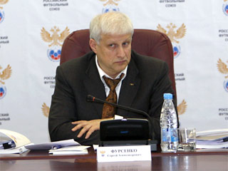 Президент Российского футбольного союза Сергей Фурсенко заявил, что вопросы о будущем двух финансово нестабильных клубов "Амкара" и "Сатурна" отложены до конца января