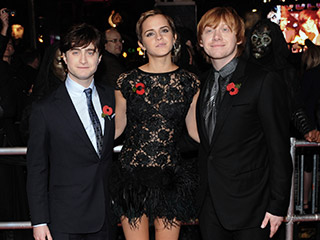 Самый ожидаемый американскими кинозрителями фильм 2011 года заключительная часть киноэпопеи о юном волшебнике "Гарри Поттер и Дары Смерти"