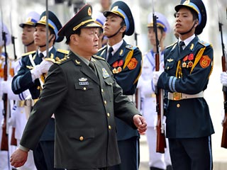 "В течение следующих пяти лет наша армия будет усиливать подготовку к военному конфликту во всех стратегических направлениях", - сказал Лян Гуанле в интервью, опубликованном несколькими государственными газетами Китая