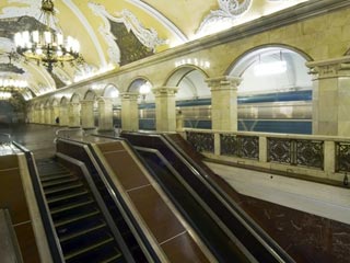 С началом нового года стоимость проезда в столичном метро повышается до 28 рублей, а в наземном общественном транспорте - до 25 рублей