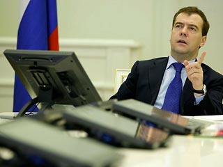 Медведев решил сократить число госслужащих на 20% до 2013 года
